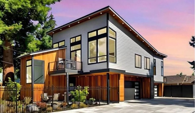 BRAND NEW Luxury Home Near Autzen Stadium