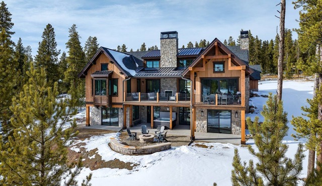 Brand New Luxury House only 20 minutes from Winter Park/Great Views/Private Hot Tub/Bunk Room