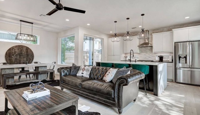 Brand New Luxury House Next to Downtown