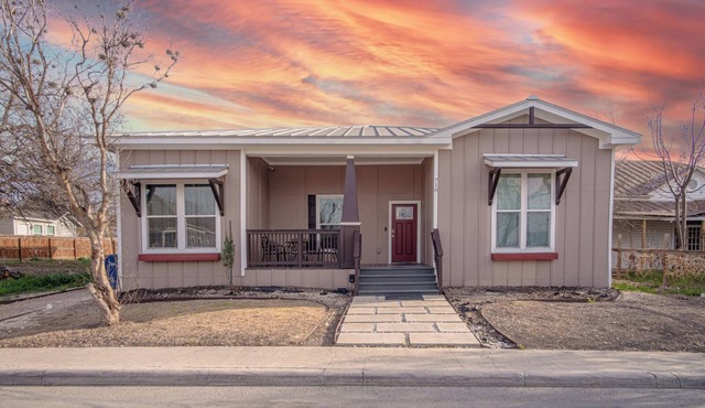 BRAND NEW Luxury Impressive House Near Downtown!