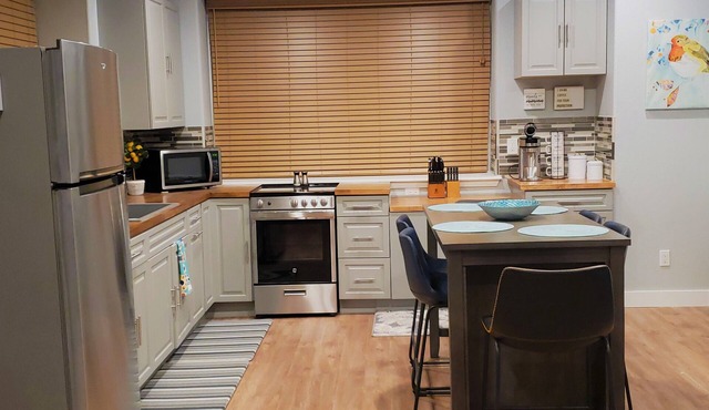 BRAND NEW! Luxury Modern Apartment near World Class Golf, Hiking and Cycling