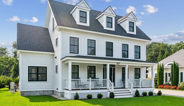 Brand New Luxury Modern Farmhouse in Downtown Ogunquit - Walk to Beach!