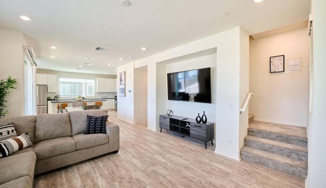 Brand new Luxury Townhouse in Northridge CA