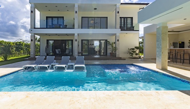 Brand new luxury villa located in a the most pristine gated community SOVn