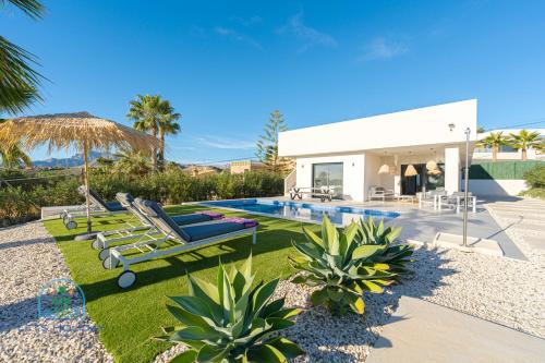 Brand new Luxury Villa with pool