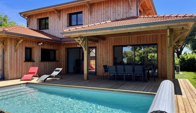 Brand new modern house with pool just a few steps from the beach