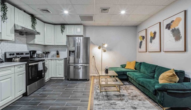 BRAND NEW Modern 2BR/Heart of Center City