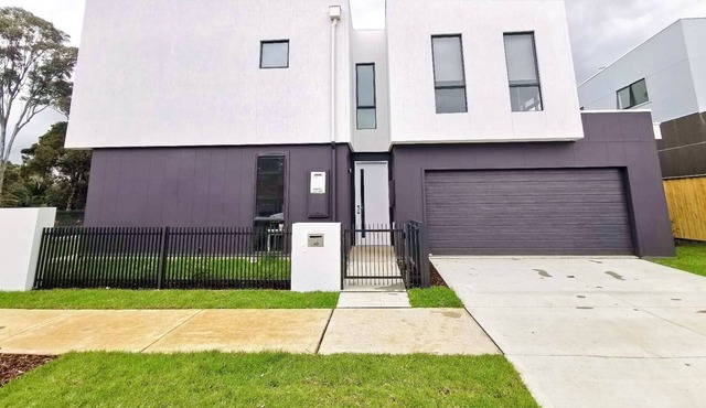 Brand New Modern 4 Br Home in Austral