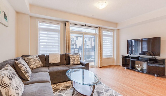 Brand new, Modern 4Bed+Office, 3storeys, Whole house, 4/5 parking in Pickering