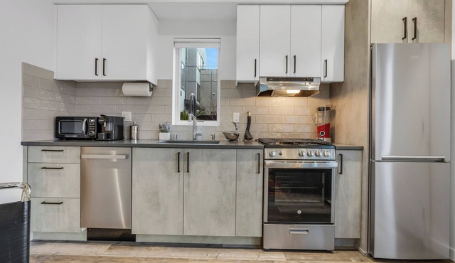 Brand New Modern Apartment in Ballard Brewery District