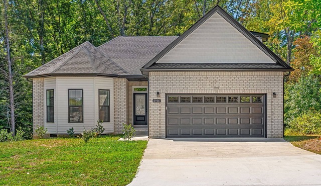 Brand New Modern Comfort 3BR/2BA Entire House