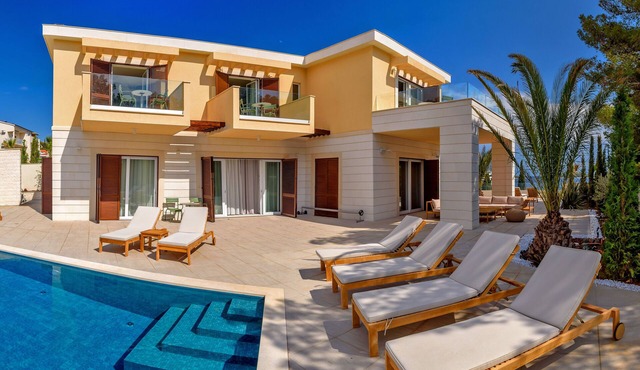 Brand New Modern Designed Luxurious Vlla Close to the Sea/Beach and City of Hvar