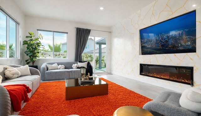Brand-New Modern Hideaway Sleeps 23 Huge Glass Pool Game Area. 15min Coachella