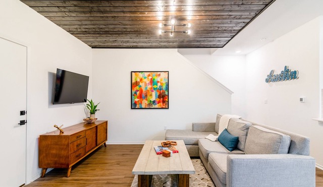 Brand new, modern home near Circuit of the Americas, the airport & downtown