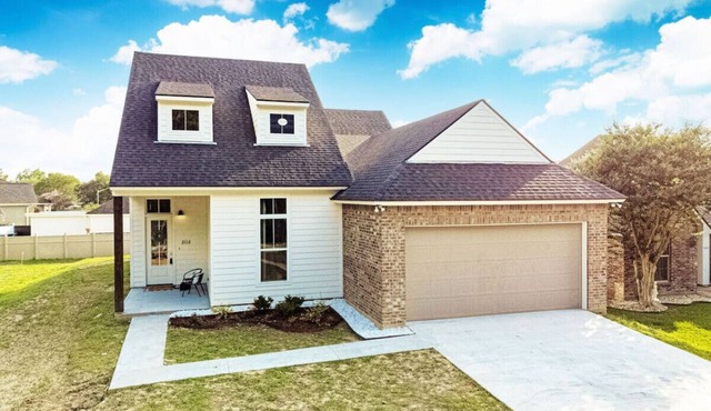 Brand New, Modern home In The Heart Of Lafayette