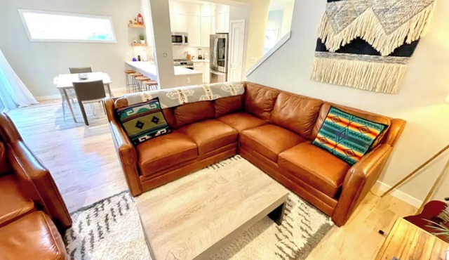 BRAND NEW Modern Mountain 4 bed 3 bath on Bus Line close to Vail & Beaver Creek!