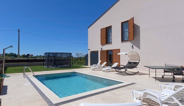 Brand New Modern studio apartment for up to 2+1 guests with shared pool