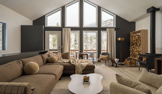 Brand New Mtn Chalet: Cedar Hot Tub, 2 Kitchens, 2 Living Rooms, Starlink