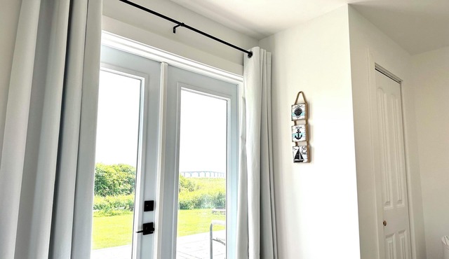 Brand new, ocean front cottage overlooking the iconic Confederation Bridge!