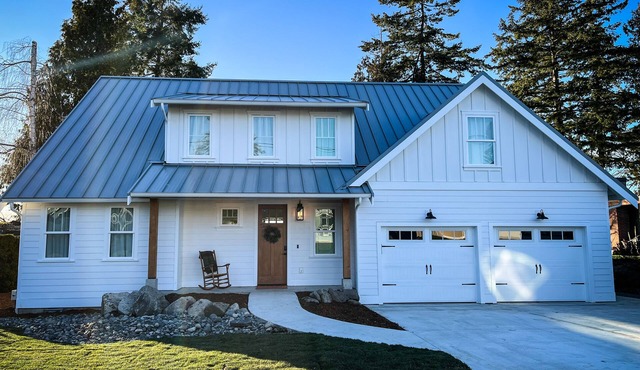 Brand New Ocean Front Beach Home on Drayton Harbor w/Hot Tub