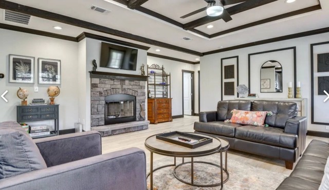 BRAND NEW ON THE WATER WITH HOT TUB, SHARED BOAT DOCK & 7.5 MILES TO ROCKER B!