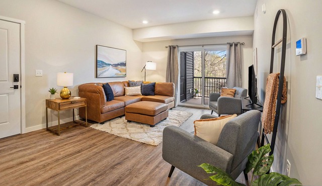 Brand new, pet friendly 2nd floor apartment near Plainfield and Knapps corners