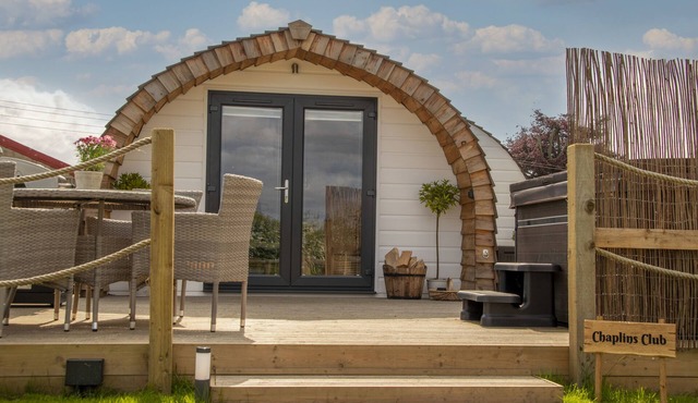Brand new pod with a hot tub, dogs allowed, in the heart of North Yorkshire.
