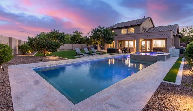 Brand new pool, HUGE hot tub, foosball, BBQ, 4 bedroom, 3.5 bath
