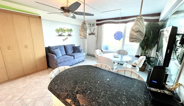 Brand new pool just opened! Close to Hard Rock, balcony, ocean view, beach front