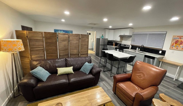 Brand new private quiet Shoreline studio near beach, shops, ferry, light rail