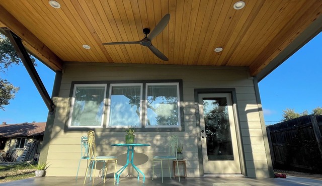 Brand new quiet, charming cottage in laid-back Austin