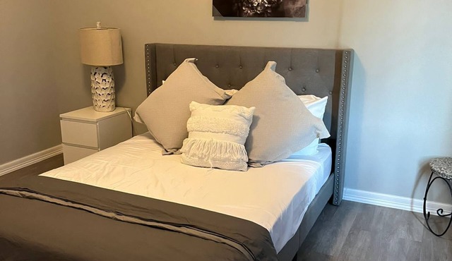 Brand new quiet house 9 min from the casino. Relax in this cozy house