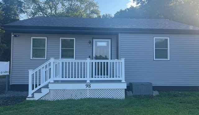 Brand new remodel short drive from beaches with plenty of parking. Pet Friendly