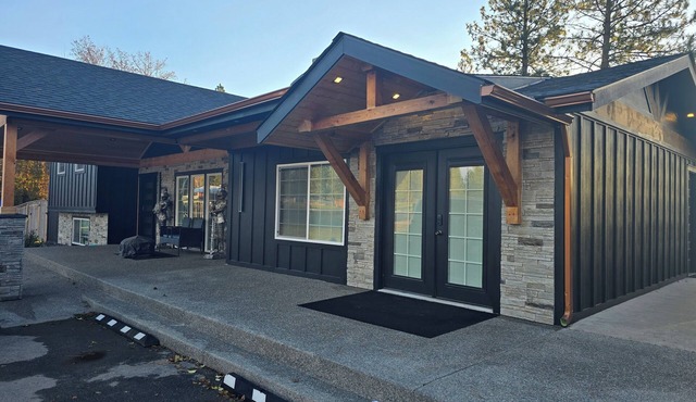 Brand new remodeled studio in Newman lake! Close to the lake and much more!