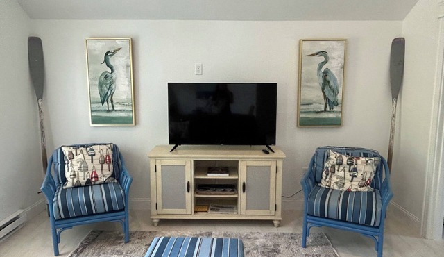 Brand new renovated 2-bedroom cottage in welcoming Wells with AC