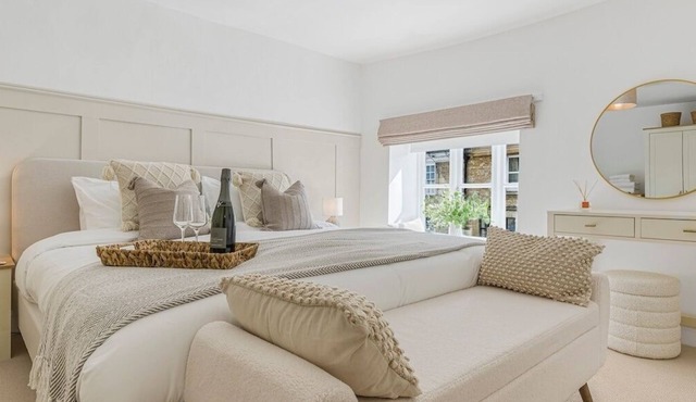 BRAND NEW! Renovated cosy 2-bed cottage, parking & garden