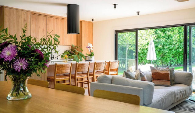 Brand New Renovated Modern Ditch Plains Oasis- One Block Walk to Beach