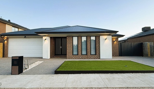 Brand New Retreat| Manor Lakes VIC |Up to 10 guests|Walkable to Public Transport