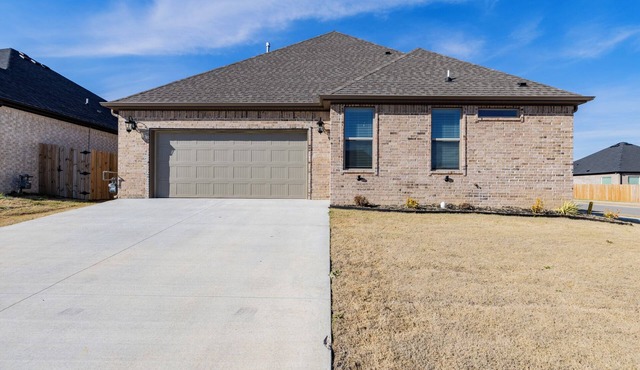 Brand New Retreat Near XNA - 4BR + Private Yard