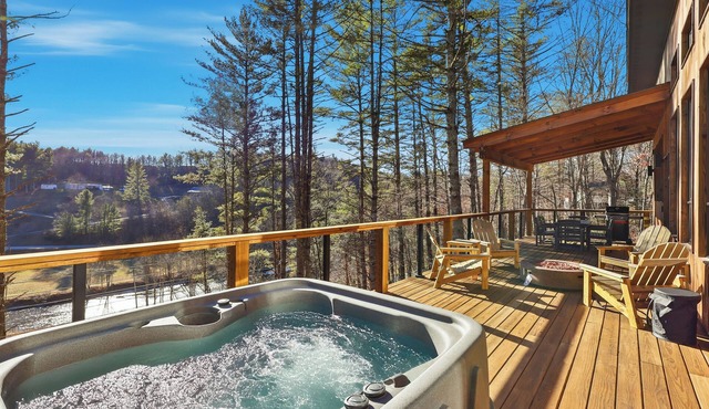 Brand-New Riverfront Retreat on the New River – Modern Comfort + Stunning Views