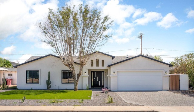 Brand-new Scottsdale retreat 1.7 miles from Old-Town - Private Pool, Game Room, Stylish Furnishings