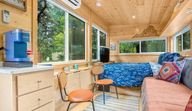 Brand new serene luxury cottage just off the Brew Ridge Trail