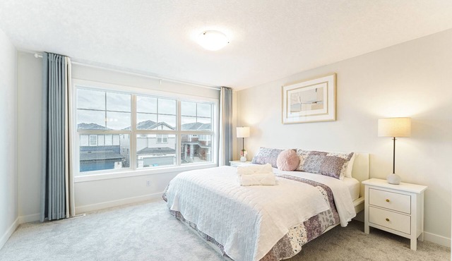 Brand New Sleek 4BR Cozy Home with Main floor BR and Full BA, Sleeps 8