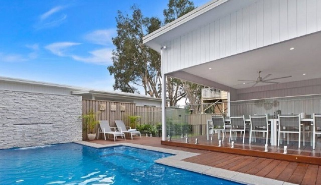 Brand New - Sleeps 12, walking distance to Wamberal Beach