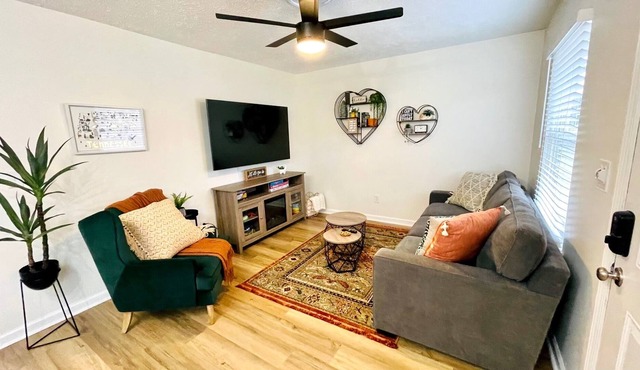 BRAND NEW* Sleeps 5! Renovated 2 Bedroom, 1 Bathroom, Stocked Kitchen