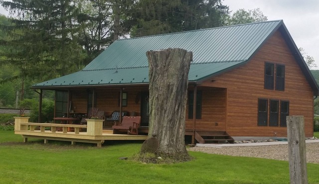 "BRAND NEW" SNOW VALLEY CHALET 1 MILE FROM HOLIDAY VALLEY