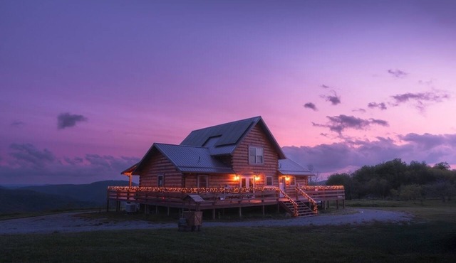 BRAND NEW Solar Powered 3 BR w/Hot Tub, Scenic Views, w/Wrap Around Deck.