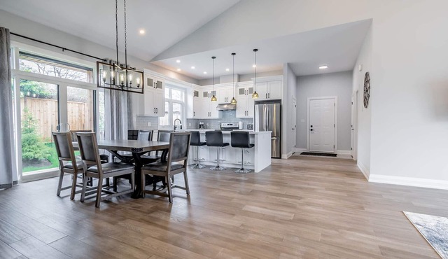 Brand New Spacious Townhome - Near top Wineries and Attractions ; pet Friendly