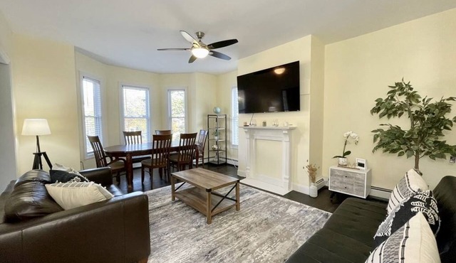 Brand-new spacious 4 bedroom home, minutes from train station, free st parking