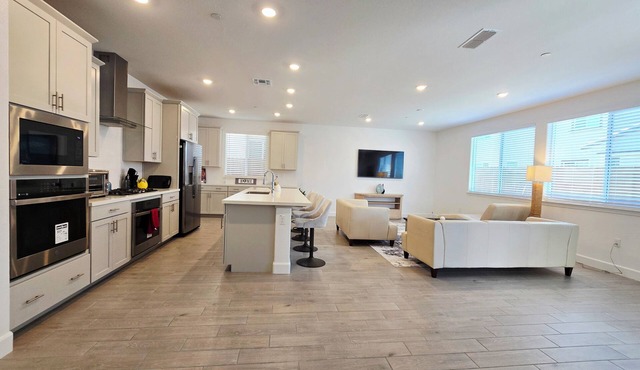 Brand New Spacious 4-BR house in lovely Roseville